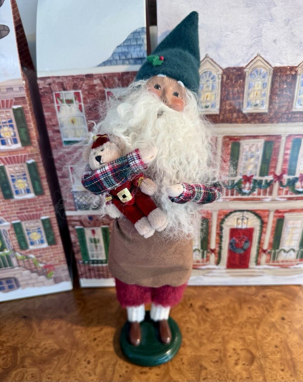 Byers Choice 2000 Working Santa Wearing an Apron & Holding Teddy Bear